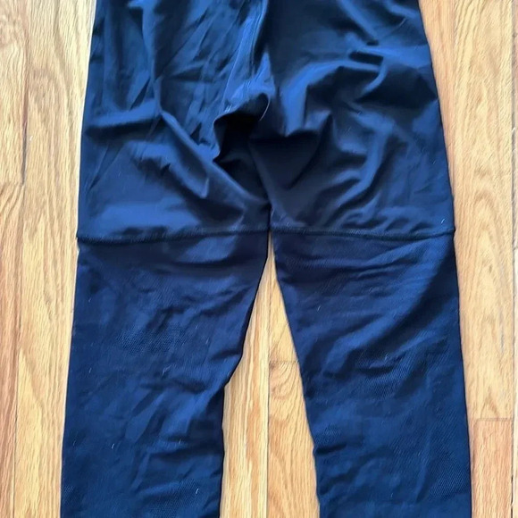 Lululemon sz 4 Sheer Will High-Rise Tight 28" *Camo
Black great pre owned cond - Picture 9 of 16